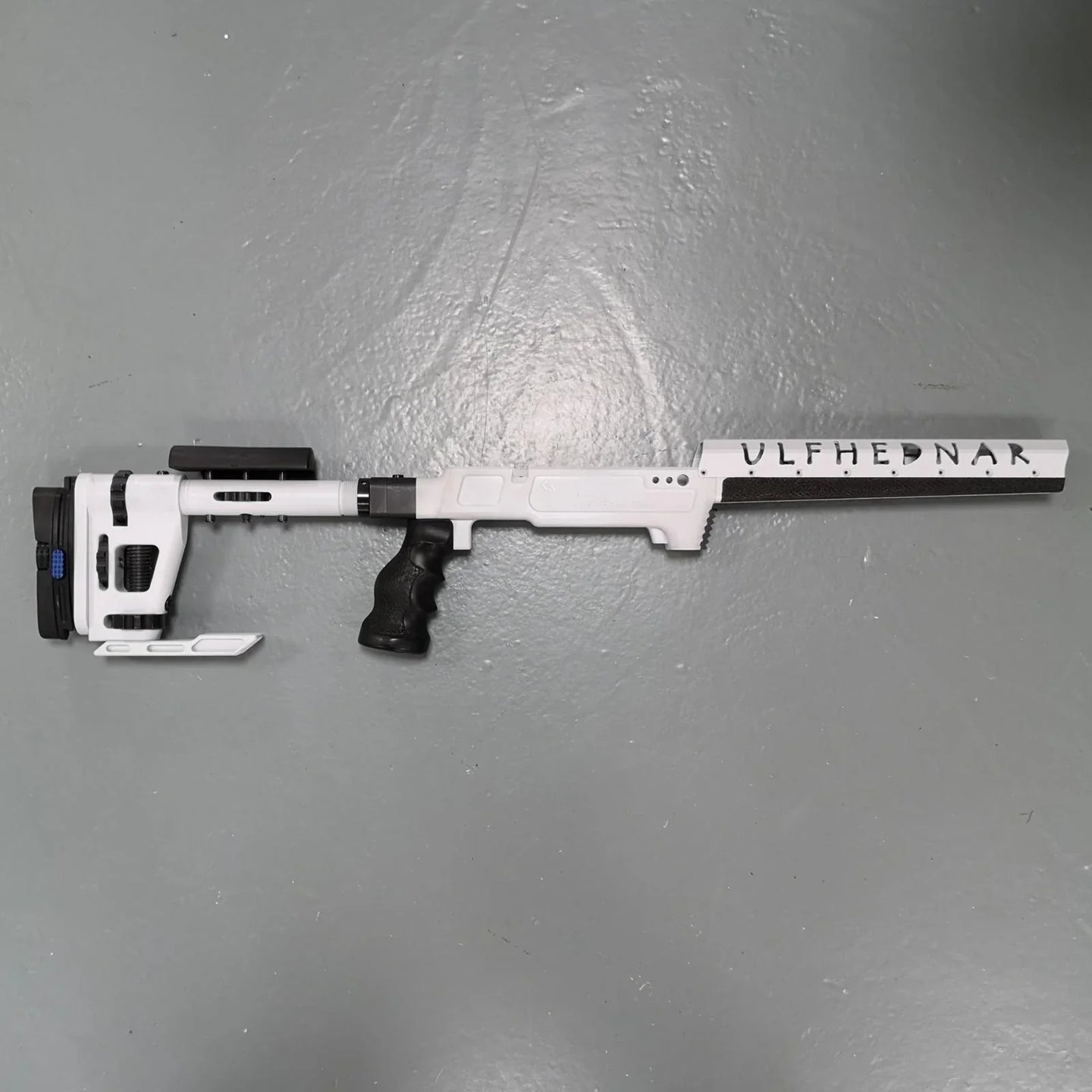 White Ulfhednar precision rifle with black grip, ideal for competitive shooting and hunting.