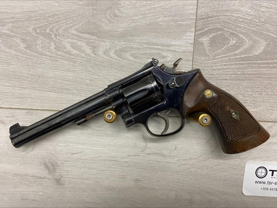 Used Smith & Wesson revolver with wooden grip, ideal for collectors and sport shooting