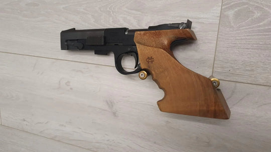 FAS SP402 .22 LR pistol with wooden grip, ideal for competition shooting and hunting